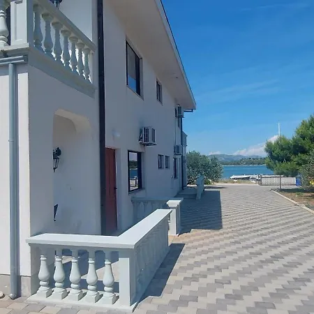 Milan 2 穆泰尔岛